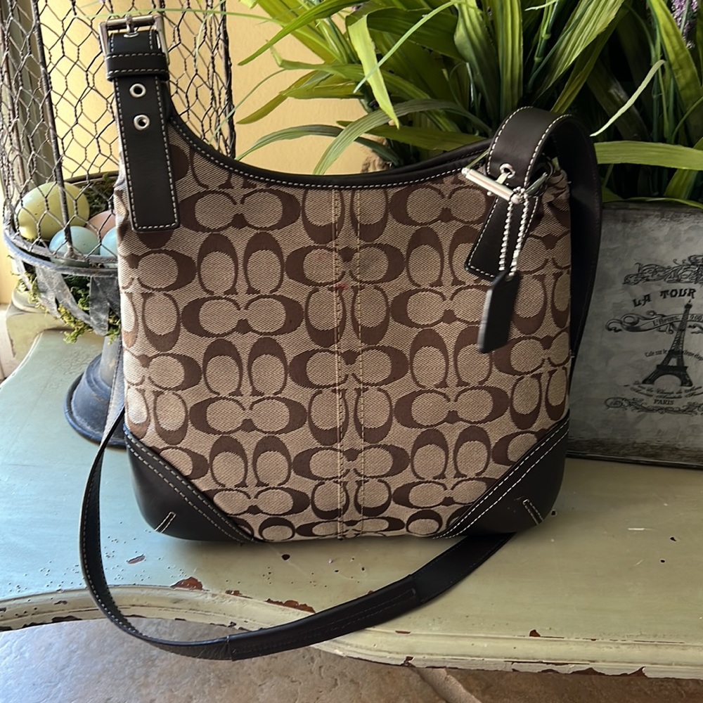 Authentic Coach crossbody bag with logo. - Picture 3 of 8